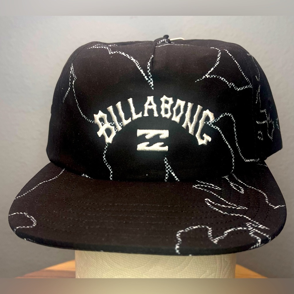 BILLABONG MEN’s ARCH TEAM PRINT ADJUSTABLE STRAP HAT